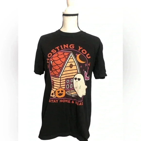 “Ghosting You To Stay At Home And Read” Graphic Tee Size Medium - Picture 1 of 2